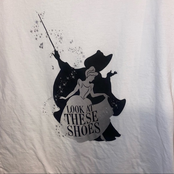 Disney x Uniqlo Cinderella women’s shirt small white rare - Picture 2 of 6